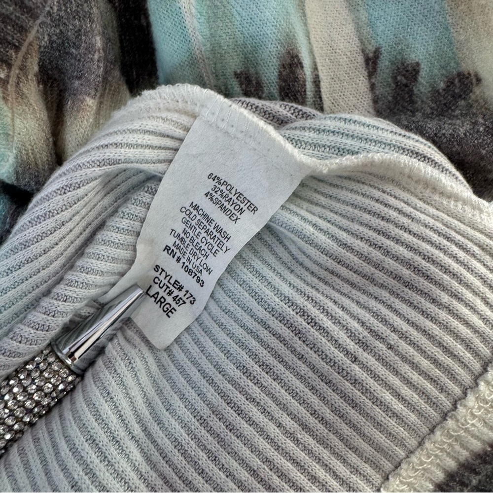 Cubism cardigan tie dye Stylish Women's V-Neck Top - Blue and Brown - Picture 6 of 6